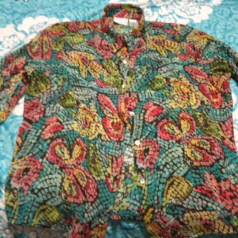 Women’s 6 button blouse